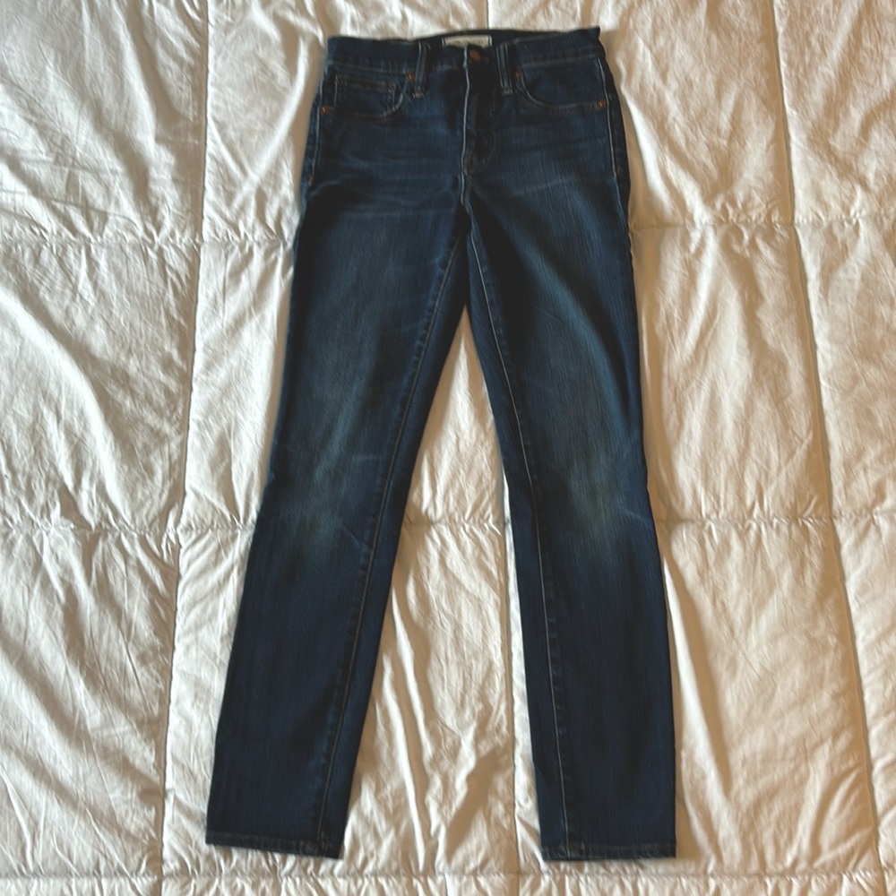 Madewell 25 jeans 9” high rise skinny darker wash. Like new.
